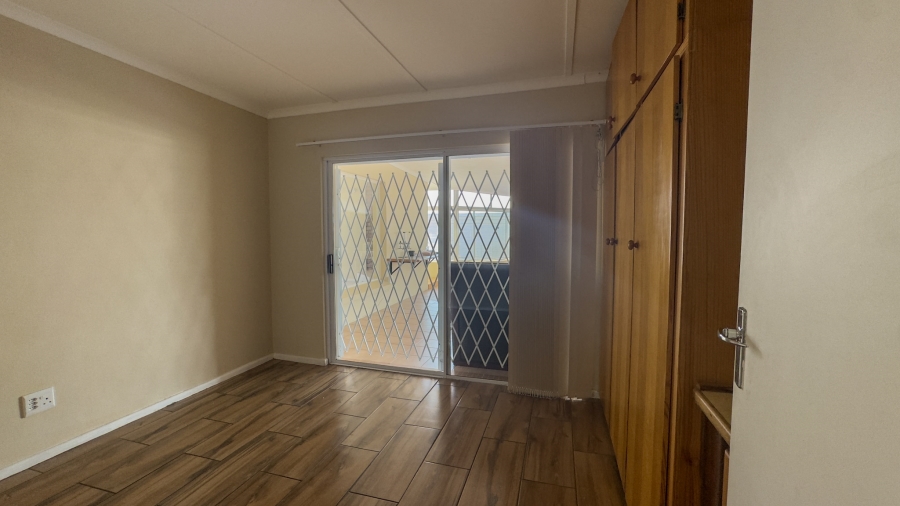 8 Bedroom Property for Sale in Middedorp Western Cape